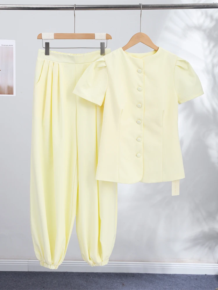 Elegant Single-breasted Top Pants Set Women's Solid Short Sleeve O Neck Waist-cinching Tops Loose Lantern Trousers 2026 Outfits
Elegant Single-breasted Top Pants Set Women's Solid Short Sleeve O Neck Waist-cinching Tops Loose Lantern Trousers 2026 Outfits