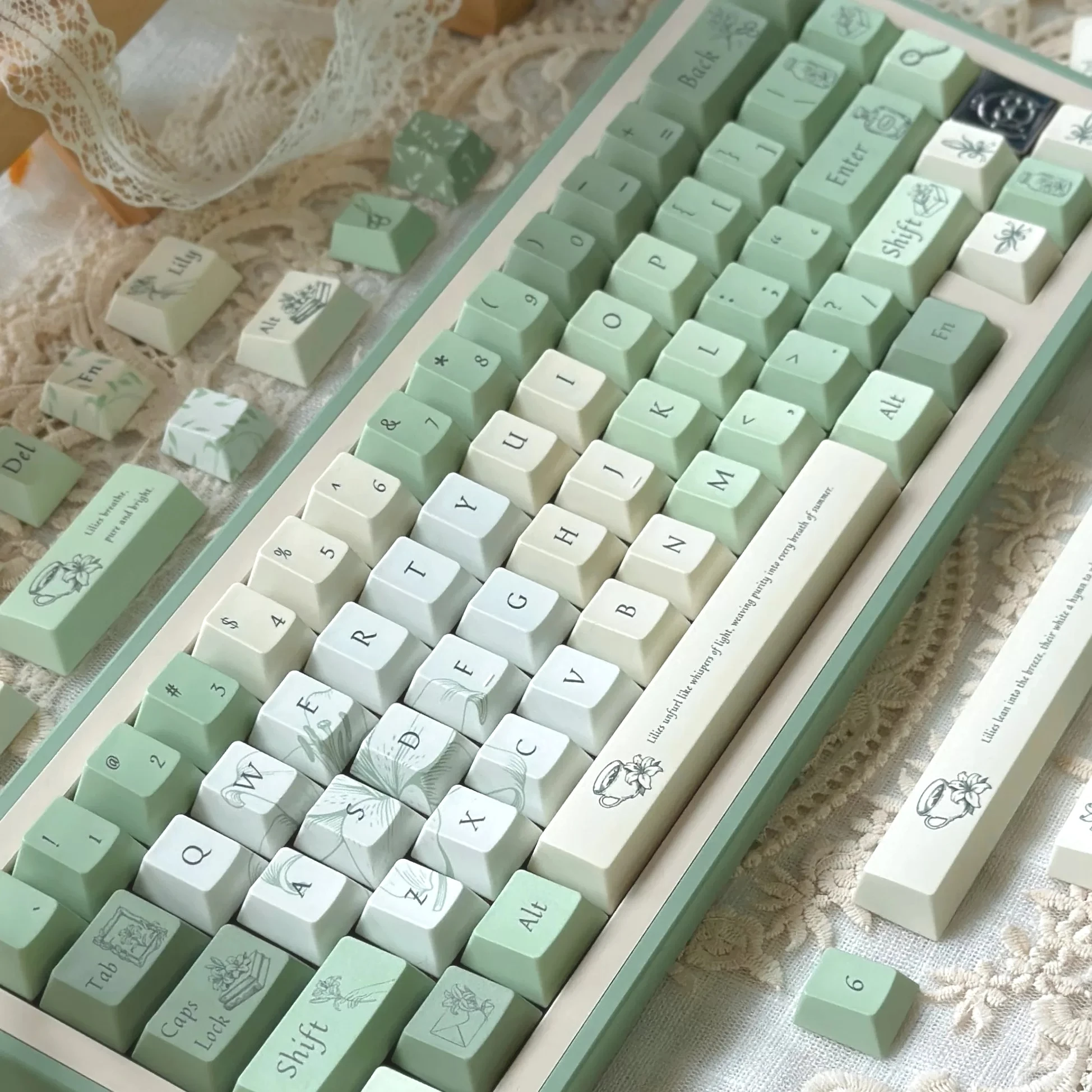 MAIMOOO Matcha Green Keycaps Liz's Lily 142 Key CHERRY PBT Personalized DIY AULA AJAZZ Keyboard Keycaps
MAIMOOO Matcha Green Keycaps Liz's Lily 142 Key CHERRY PBT Personalized DIY AULA AJAZZ Keyboard Keycaps