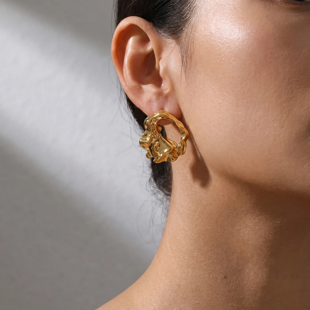 Stainless Steel Pleated Texture Gold Color Stud Earring for Women 18K Gold Plated Irregular Hollow Round Earrings Jewelry Gifts
Stainless Steel Pleated Texture Gold Color Stud Earring for Women 18K Gold Plated Irregular Hollow Round Earrings Jewelry Gifts