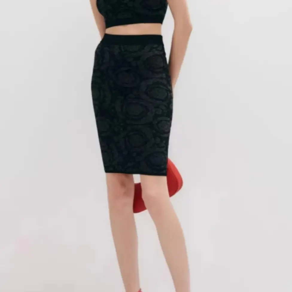 Summer New High-Quality Socialite Fashion Classic Temperament Commuting Women's Short Bright Silk Knitted Woolen Half Skirt
Summer New High-Quality Socialite Fashion Classic Temperament Commuting Women's Short Bright Silk Knitted Woolen Half Skirt