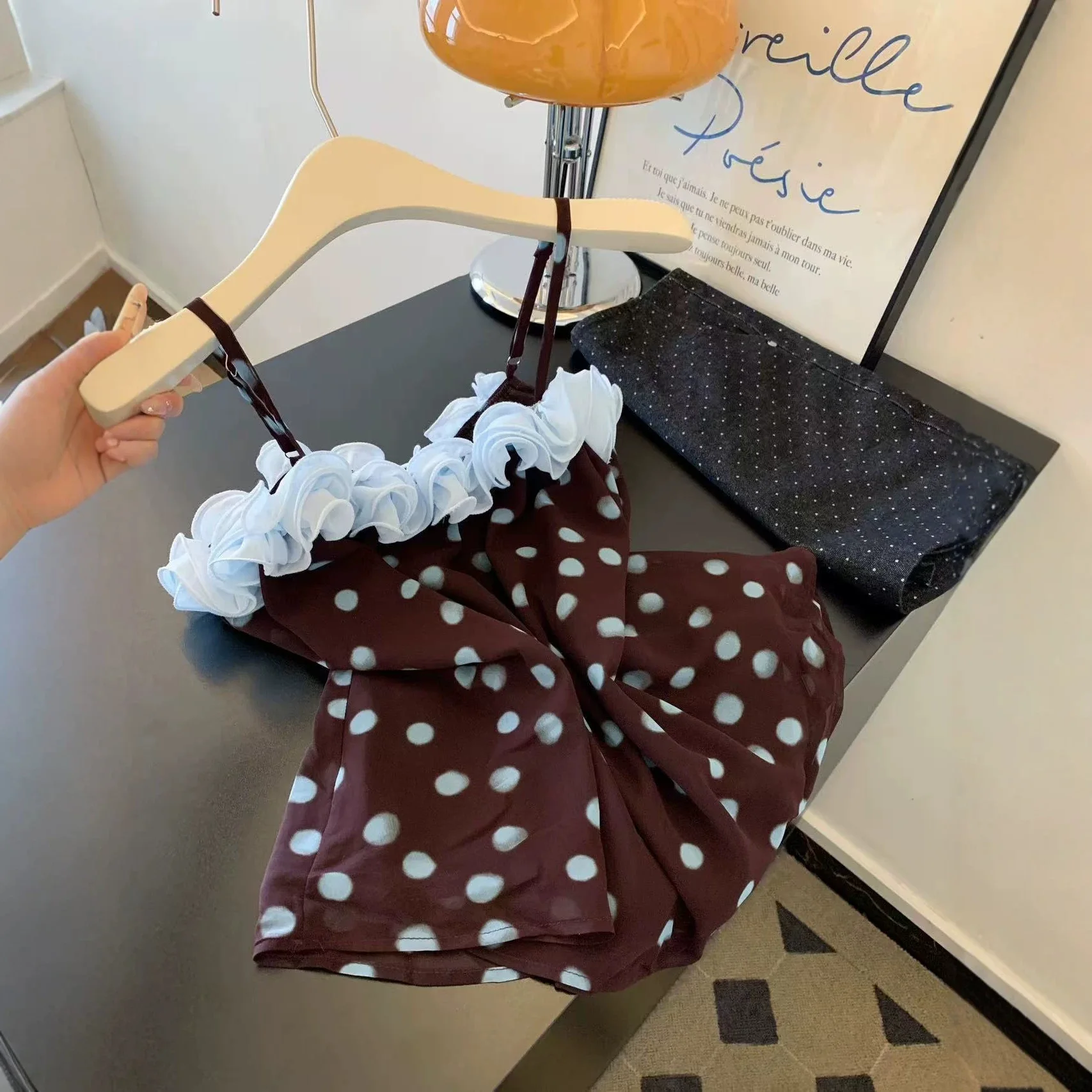 Temperament Elegant Contrasting Color Printing Polka Dot Backless Suspender Stacked Vest Spice Girl Sleeveless Top 2026 Summer
Temperament Elegant Contrasting Color Printing Polka Dot Backless Suspender Stacked Vest Spice Girl Sleeveless Top 2026 Summer