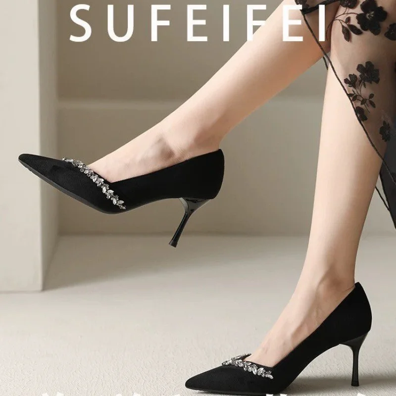 Sexy Shallow Mouth Luxury Rhinester Decoration 2025 Summer Brand High Heels Chunky Sandals Elegant Party Party Women's Shoes
Sexy Shallow Mouth Luxury Rhinester Decoration 2025 Summer Brand High Heels Chunky Sandals Elegant Party Party Women's Shoes