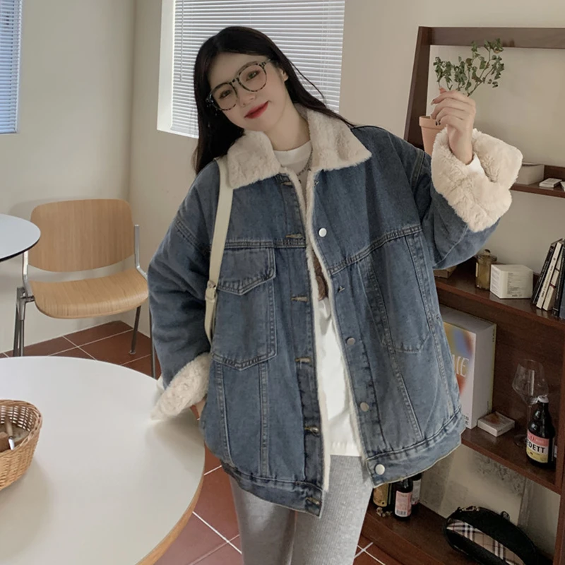 Women Blue Plush Denim Jacket Outwear Single-breasted POLO Collar Splicing Fashion Vintage Street Style Coat Tops Winter New
Women Blue Plush Denim Jacket Outwear Single-breasted POLO Collar Splicing Fashion Vintage Street Style Coat Tops Winter New