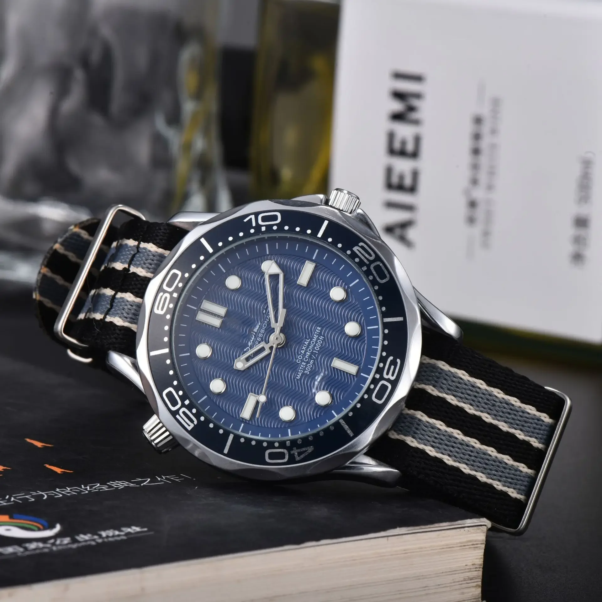 Men's Casual Business Watch Japan 8215 Calibre Wave Pattern Dial Calendar Display Night Green Glow Men's Waterproof Watch
Men's Casual Business Watch Japan 8215 Calibre Wave Pattern Dial Calendar Display Night Green Glow Men's Waterproof Watch