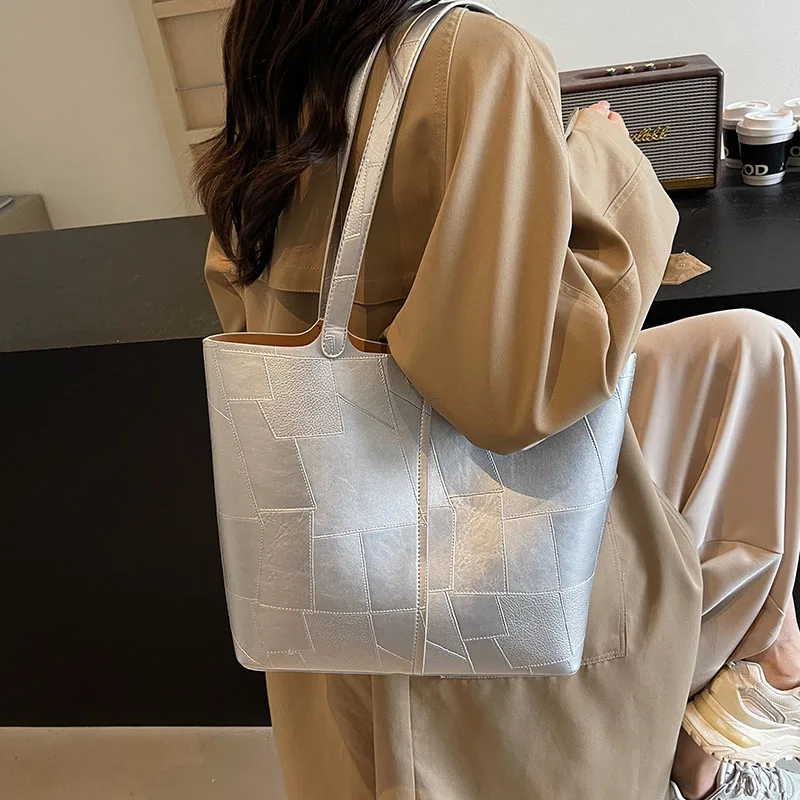 LEFTSIDE Retro Splicing Leather Fashion Women Handbags 2024 Female Vintage PU Leather Tote Bags Trend Silver Shoulder Bags
LEFTSIDE Retro Splicing Leather Fashion Women Handbags 2024 Female Vintage PU Leather Tote Bags Trend Silver Shoulder Bags
