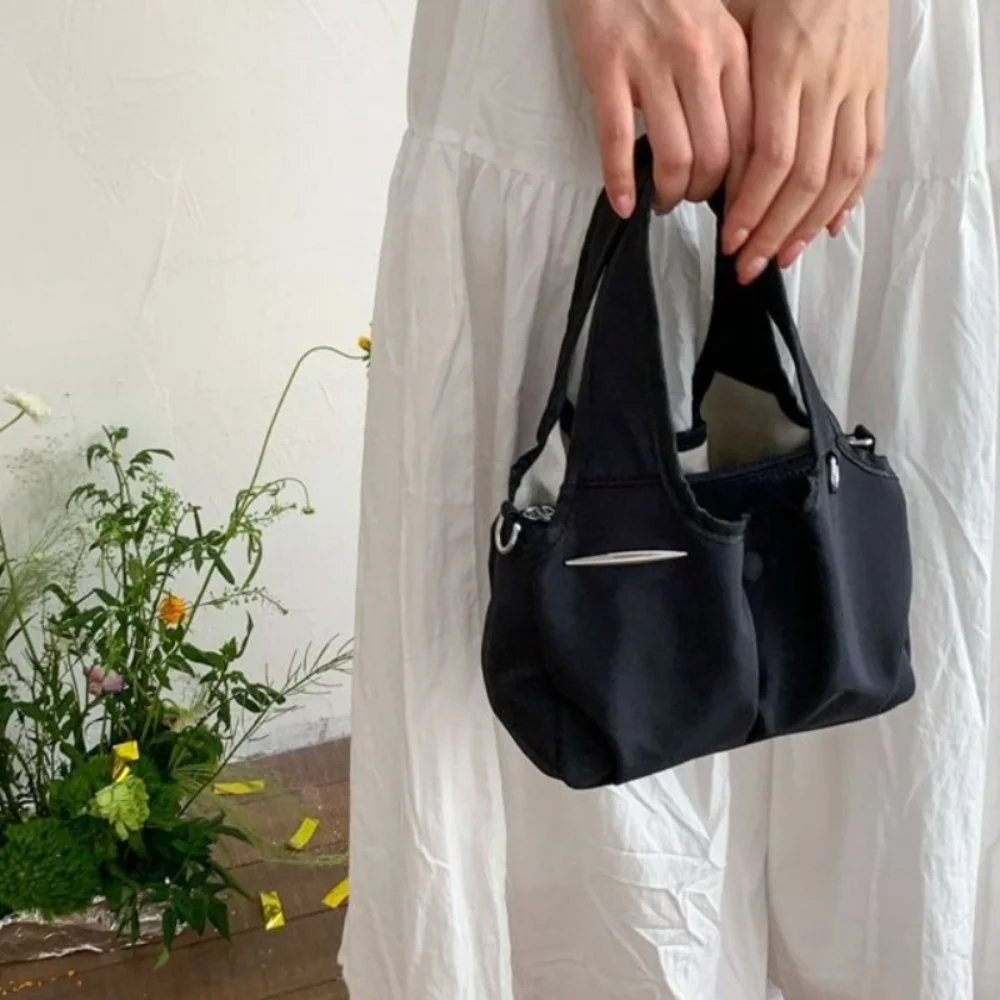 Casual Korean Style Nylon Tote Bag Handbag Lightweight Crossbody Bag Large Capacity Solid Color Shoulder Bag Travel
Casual Korean Style Nylon Tote Bag Handbag Lightweight Crossbody Bag Large Capacity Solid Color Shoulder Bag Travel