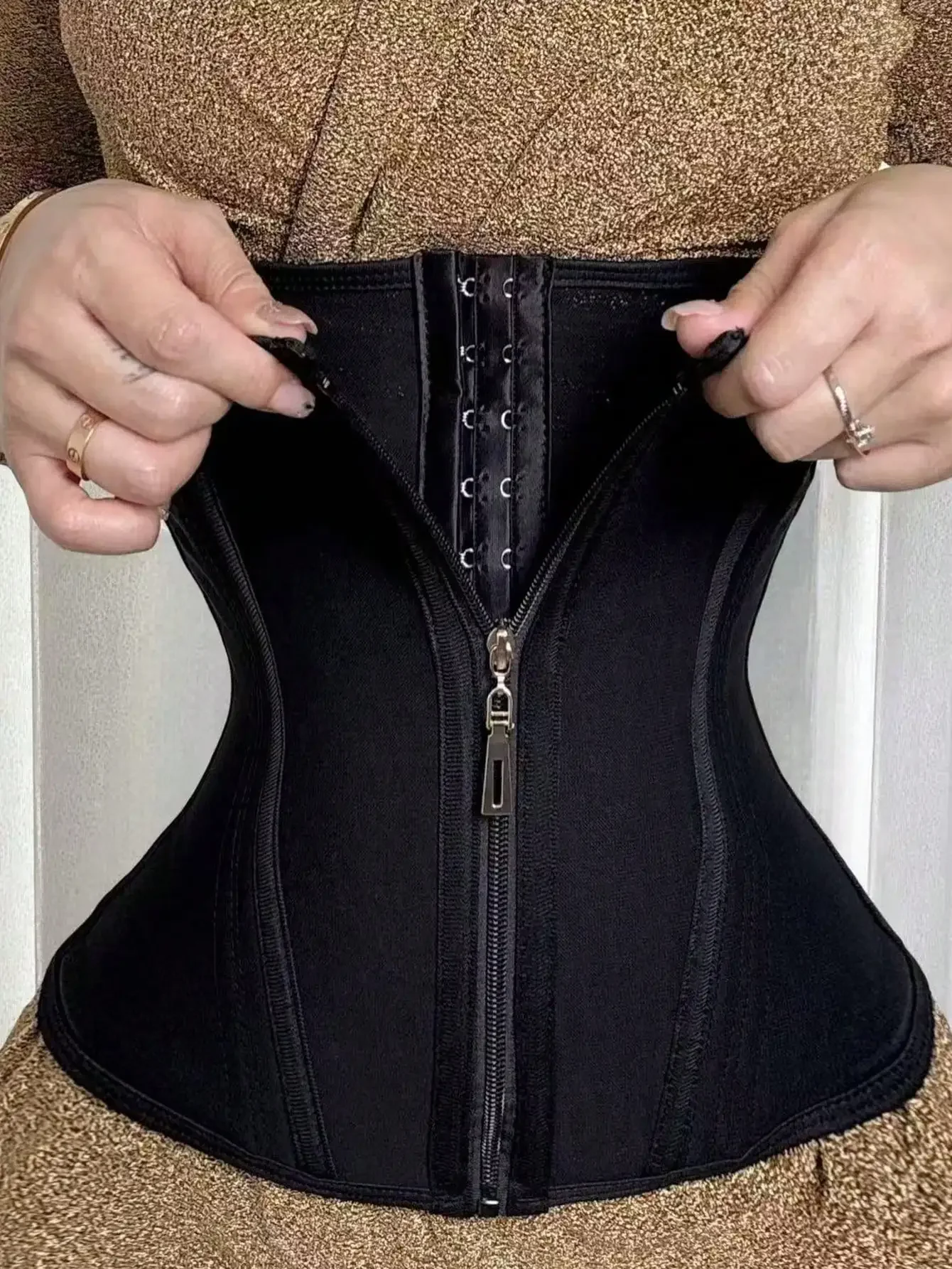 1pc Women's Fitness Training Dance Yoga Shapewear, Waist Cincher, Body Shaping Waist Trimmer. Daily Shaping Waist Trainer, Fashionable Slim Waist Belt, Mesh Fabric Black Spring Sports
1pc Women's Fitness Training Dance Yoga Shapewear, Waist Cincher, Body Shaping Waist Trimmer. Daily Shaping Waist Trainer, Fashionable Slim Waist Belt, Mesh Fabric Black Spring Sports