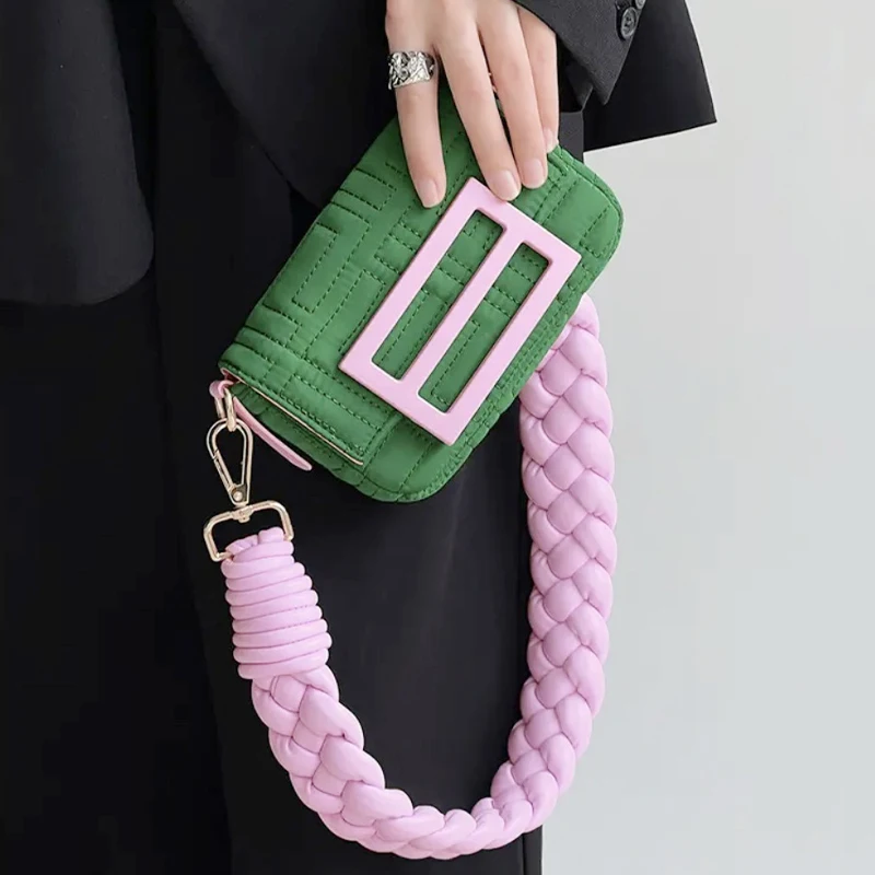 2026 Mobile Phone Woven Strip Mini Small Bag Single Shoulder Messenger Small Flap crossbody Fashion Women Luxury Designer New
2026 Mobile Phone Woven Strip Mini Small Bag Single Shoulder Messenger Small Flap crossbody Fashion Women Luxury Designer New
