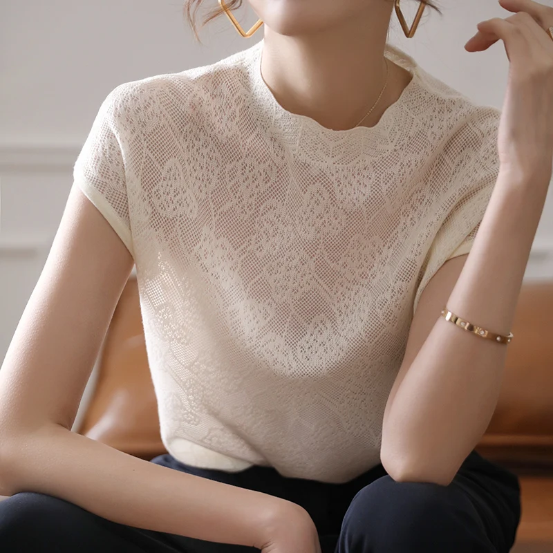 2023 Hollow Summer Simple Shirts Stand Collar Elegant Jacquard Lace Knitted Blouse Women Loose Casual Short Sleeve Tops 27273
2023 Hollow Summer Simple Shirts Stand Collar Elegant Jacquard Lace Knitted Blouse Women Loose Casual Short Sleeve Tops 27273