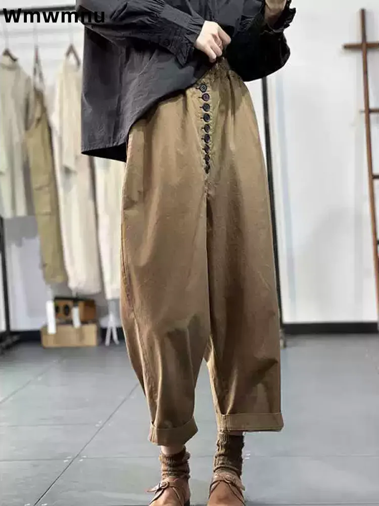 Женские повседневные брюки большого размера на пуговицах, хлопковые шаровары с высокой талией, мешковатые брюки, свободные корейские модные брюки до щиколотки
Женские повседневные брюки большого размера на пуговицах, хлопковые шаровары с высокой талией, мешковатые брюки, свободные корейские модные брюки до щиколотки