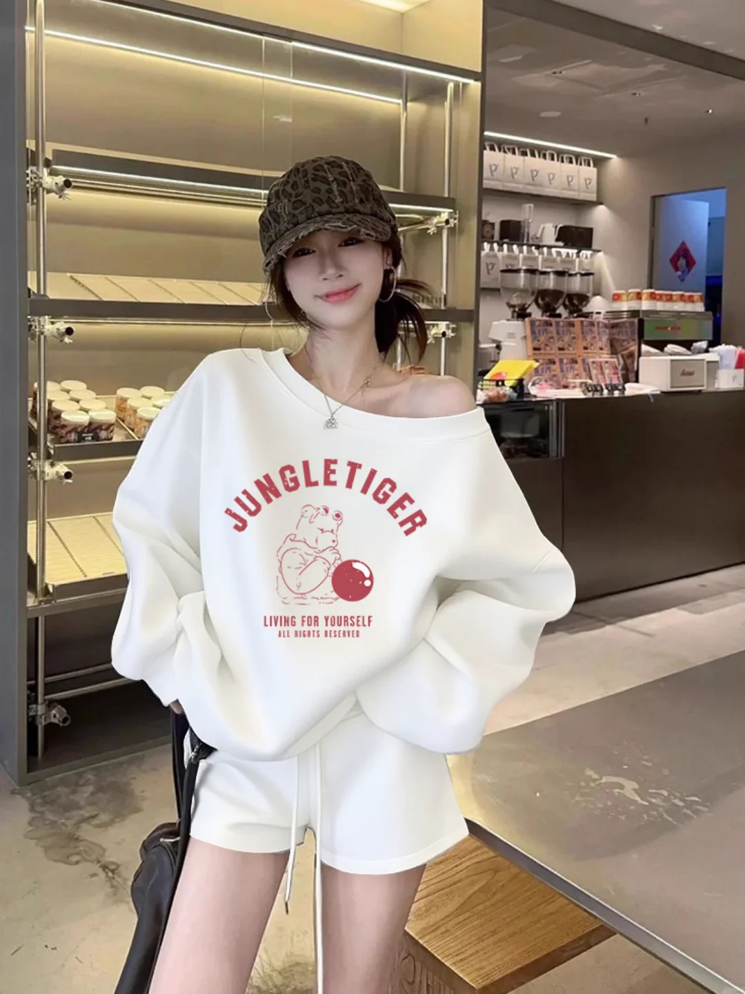 White oulder-baring Loose-fit Hoodie Women's 2025 New Sle Casual Korean Lazy Faion Sweet-and-Spicy Top for Autumn
White oulder-baring Loose-fit Hoodie Women's 2025 New Sle Casual Korean Lazy Faion Sweet-and-Spicy Top for Autumn