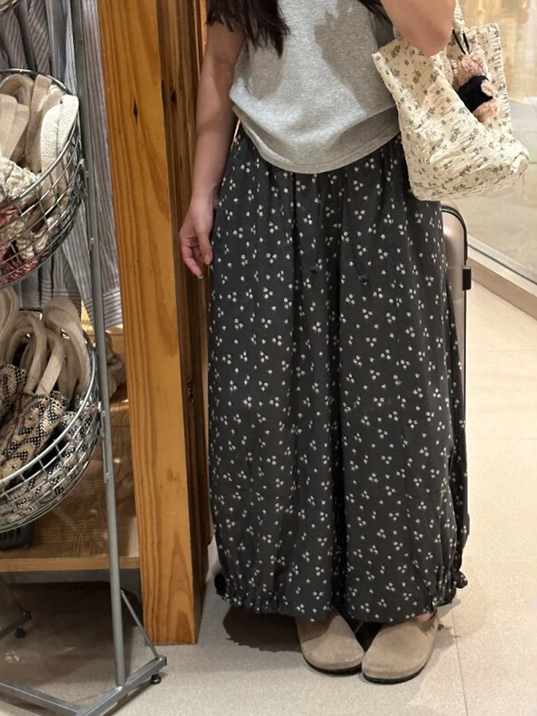 Laid-back Korean Japanese Floral Print Casual Trousers High Waist Wide Leg Pants Summer Fashion Artistic Women's plus Size
Laid-back Korean Japanese Floral Print Casual Trousers High Waist Wide Leg Pants Summer Fashion Artistic Women's plus Size