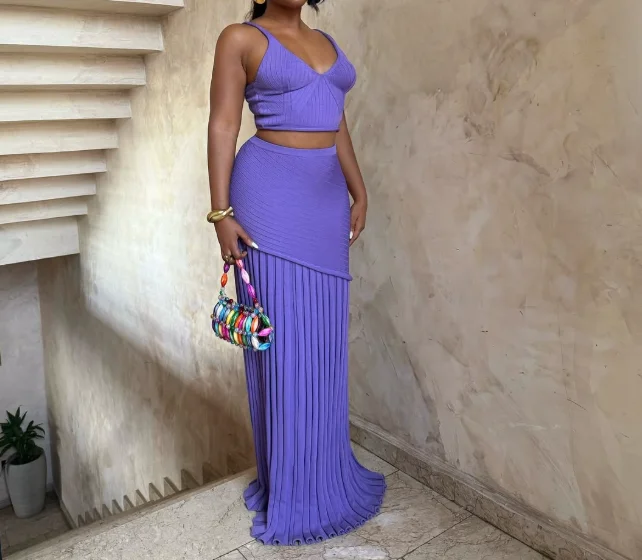 2025 Fashion Spring and Summer Latest Hot Selling Style Elegant New Solid Color V-Neck Knitted Camisole Top Pleated Skirt Set
2025 Fashion Spring and Summer Latest Hot Selling Style Elegant New Solid Color V-Neck Knitted Camisole Top Pleated Skirt Set