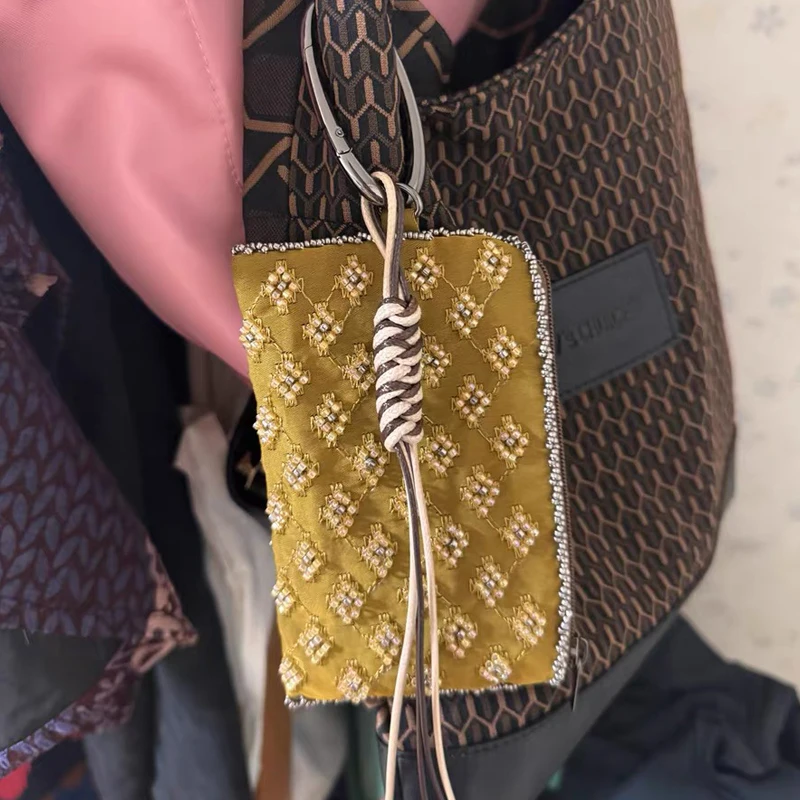 Mini Accessory Charm Bags For Women Luxury Designer Handbags Purses 2026 New In Polyester Hand Sewn Imitation Diamond Key Wallet
Mini Accessory Charm Bags For Women Luxury Designer Handbags Purses 2026 New In Polyester Hand Sewn Imitation Diamond Key Wallet