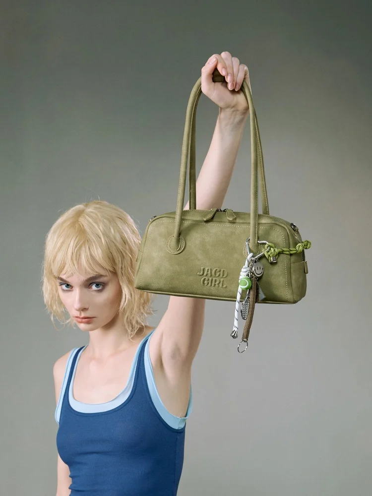 JACD Retro French Bread Underarm Bag Women's 2026 New Versatile Large Capacity Boston Bag Handbag Single Shoulder Bag
JACD Retro French Bread Underarm Bag Women's 2026 New Versatile Large Capacity Boston Bag Handbag Single Shoulder Bag