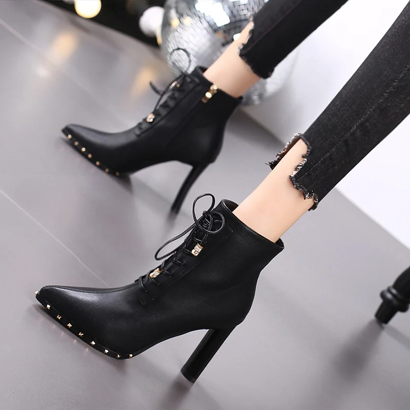 Pointed Rivet PU Leather Cross Strap Women's Boots Short Ankle Boots Martin Boots Black Shoes Lace Up Boots Woman Winter 2023
Pointed Rivet PU Leather Cross Strap Women's Boots Short Ankle Boots Martin Boots Black Shoes Lace Up Boots Woman Winter 2023