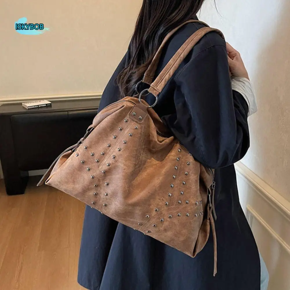 PU Leather Rivet Shoulder Bags Retro American Style Fashion Design Locomotive Style Underarm Bag Korean Style Solid Color
PU Leather Rivet Shoulder Bags Retro American Style Fashion Design Locomotive Style Underarm Bag Korean Style Solid Color
