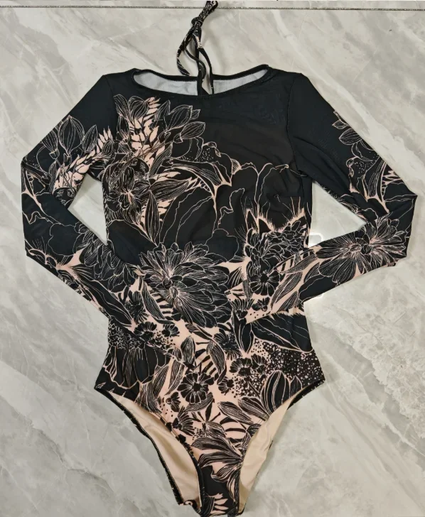 Women's Multi-Color Mesh Sunscreen One-Piece: Sexy Cup-Less Long-Sleeve Swimsuit
Women's Multi-Color Mesh Sunscreen One-Piece: Sexy Cup-Less Long-Sleeve Swimsuit