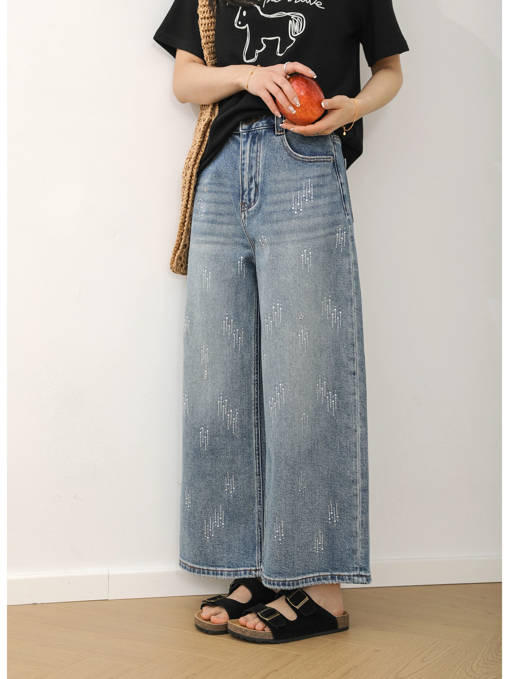 Sanmu Social Spring 2026 High Waist Straight Leg Rhinestone Design Wide Leg Jeans Women's Small Size Cotton Blend Zipper Fly
Sanmu Social Spring 2026 High Waist Straight Leg Rhinestone Design Wide Leg Jeans Women's Small Size Cotton Blend Zipper Fly