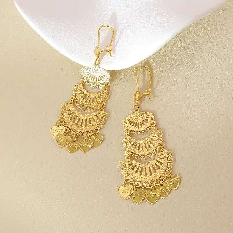 French Romantic Moon Shaped Long Earrings Love Tassel Water Drops Hollow Out Pattern Ear Accessories Moroccan Bride Jewelry
French Romantic Moon Shaped Long Earrings Love Tassel Water Drops Hollow Out Pattern Ear Accessories Moroccan Bride Jewelry
