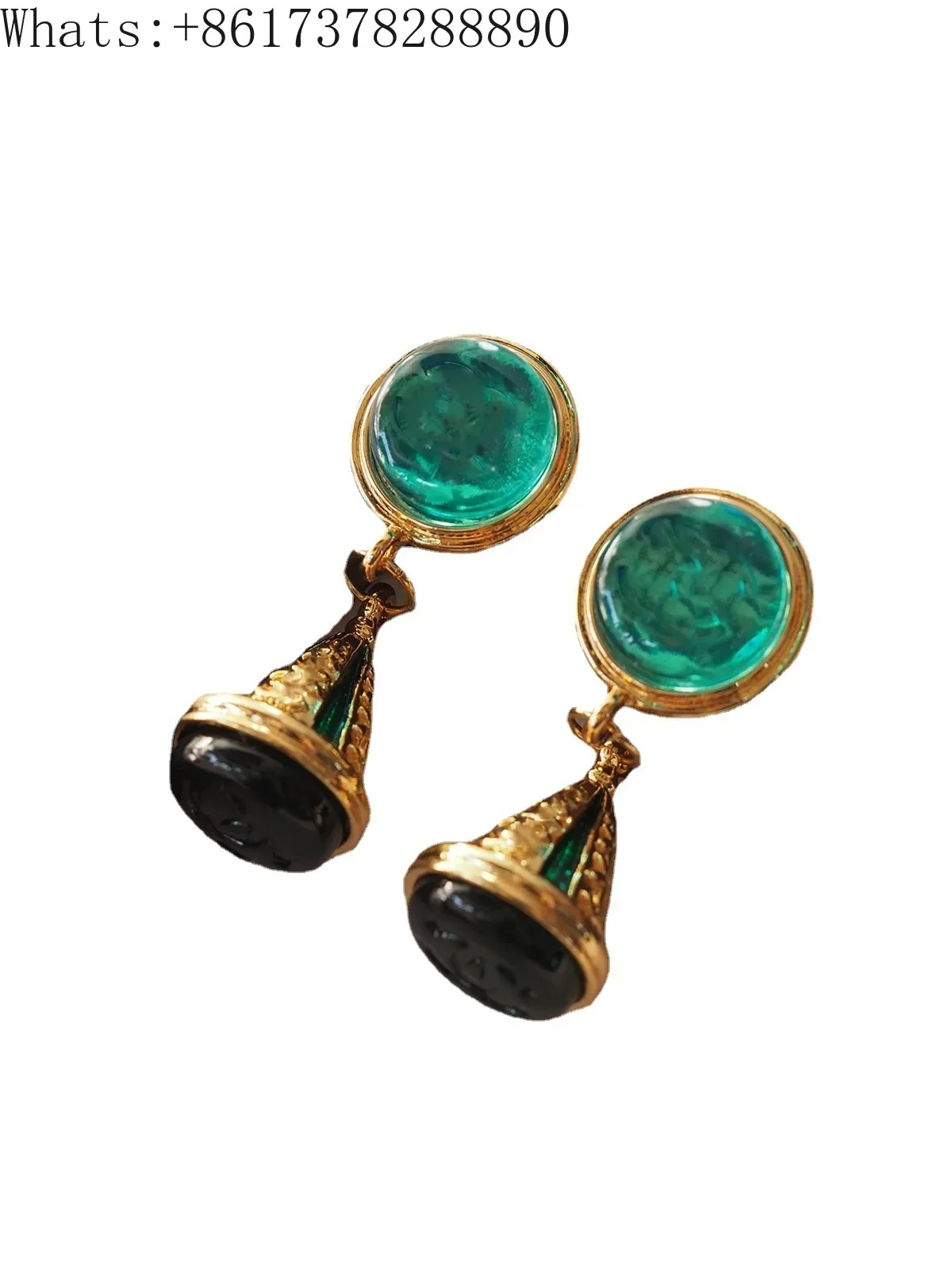 Vintage Earrings for Medieval Glazed Emerald Lantern Heavy Industry Earrings Without Earholes
Vintage Earrings for Medieval Glazed Emerald Lantern Heavy Industry Earrings Without Earholes