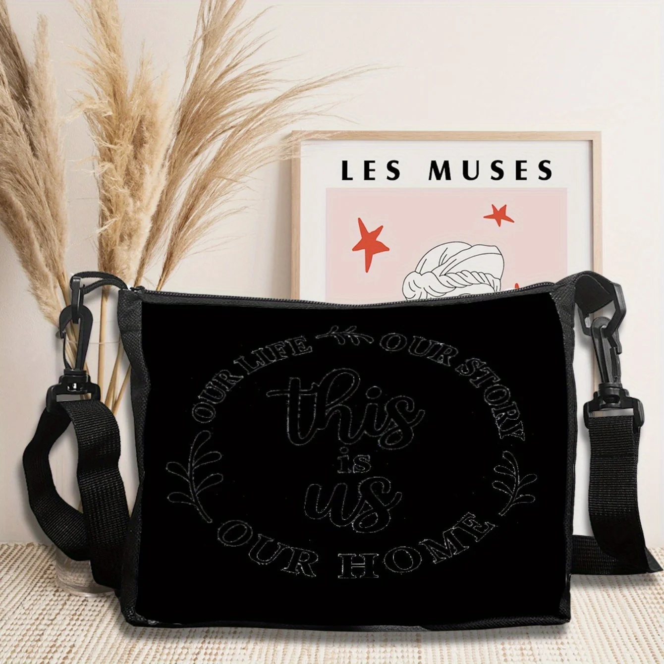 The Fashionable and Unique Shoulder Bag Design with Black and White Simple Printed Letters,Perfectly Matched with Various Shapes
The Fashionable and Unique Shoulder Bag Design with Black and White Simple Printed Letters,Perfectly Matched with Various Shapes