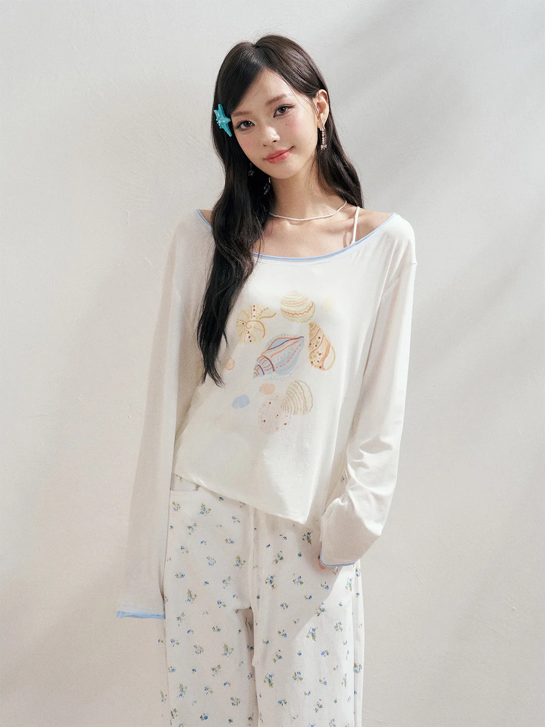 Асимметричный топ с открытым плечом, принтом в виде ракушек и цветовыми блоками, креативный дизайн, женская футболка, летняя, влагоотводящая.
Асимметричный топ с открытым плечом, принтом в виде ракушек и цветовыми блоками, креативный дизайн, женская футболка, летняя, влагоотводящая.