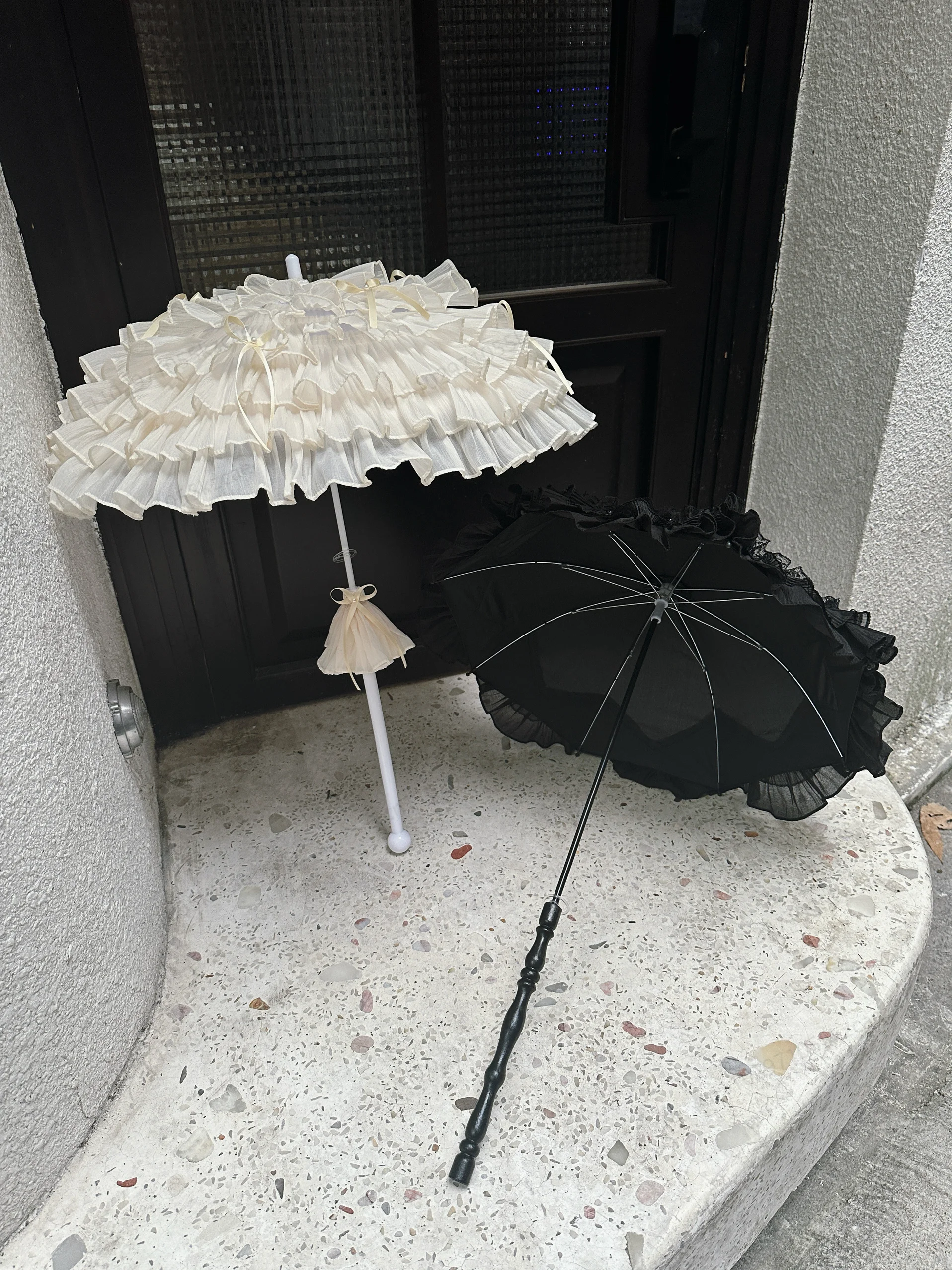 Зонт в готическом стиле Лолиты, темный реквизит для фотосессии ручной работы на свадьбу и Хэллоуин, элегантный аксессуар для косплея
Зонт в готическом стиле Лолиты, темный реквизит для фотосессии ручной работы на свадьбу и Хэллоуин, элегантный аксессуар для косплея