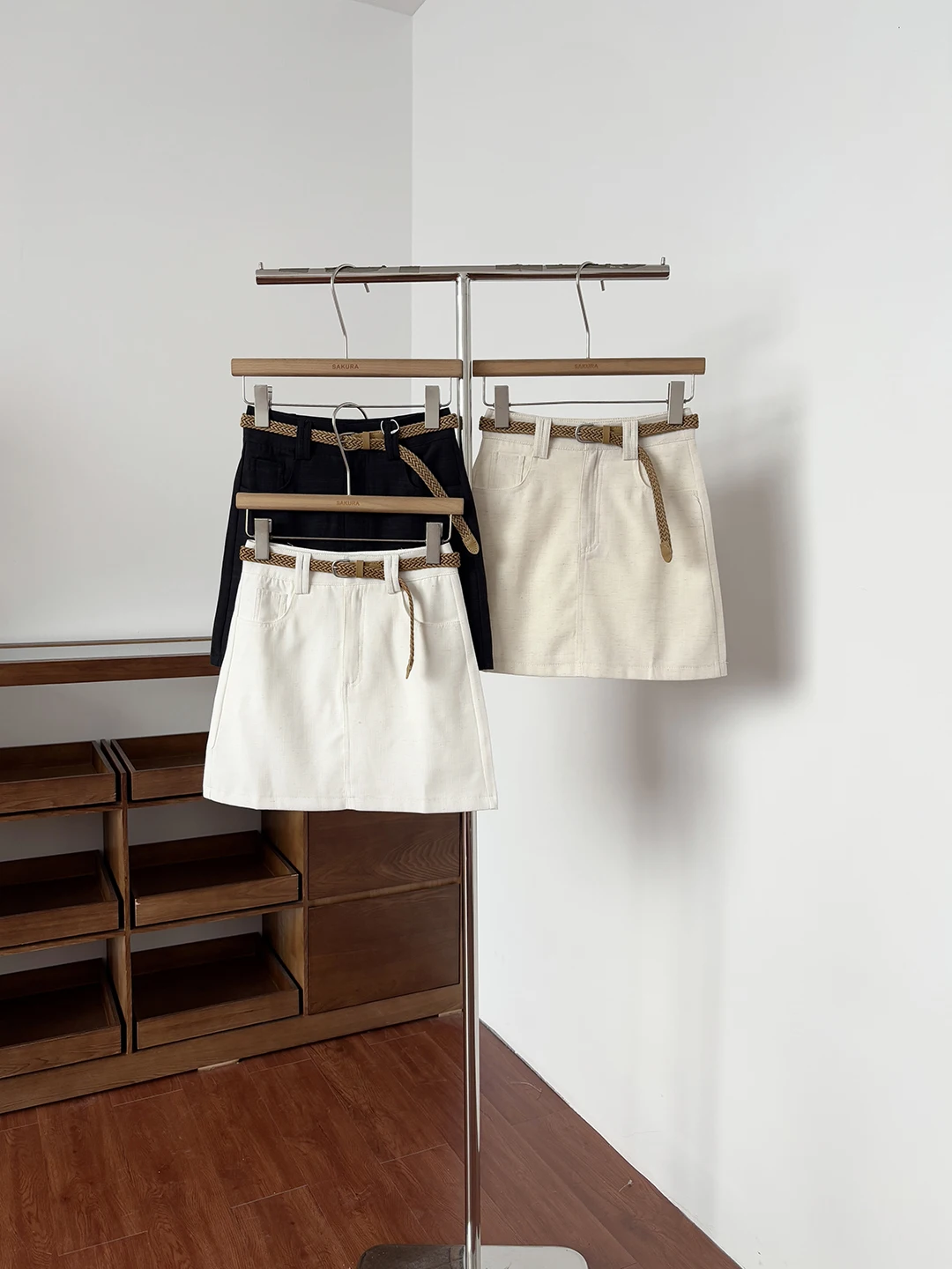 High Waist Chic Pure Color Slimming Summer New Style Women's Skirt Fashionable A-Line Skirt Cover Hip Short Skirt
High Waist Chic Pure Color Slimming Summer New Style Women's Skirt Fashionable A-Line Skirt Cover Hip Short Skirt