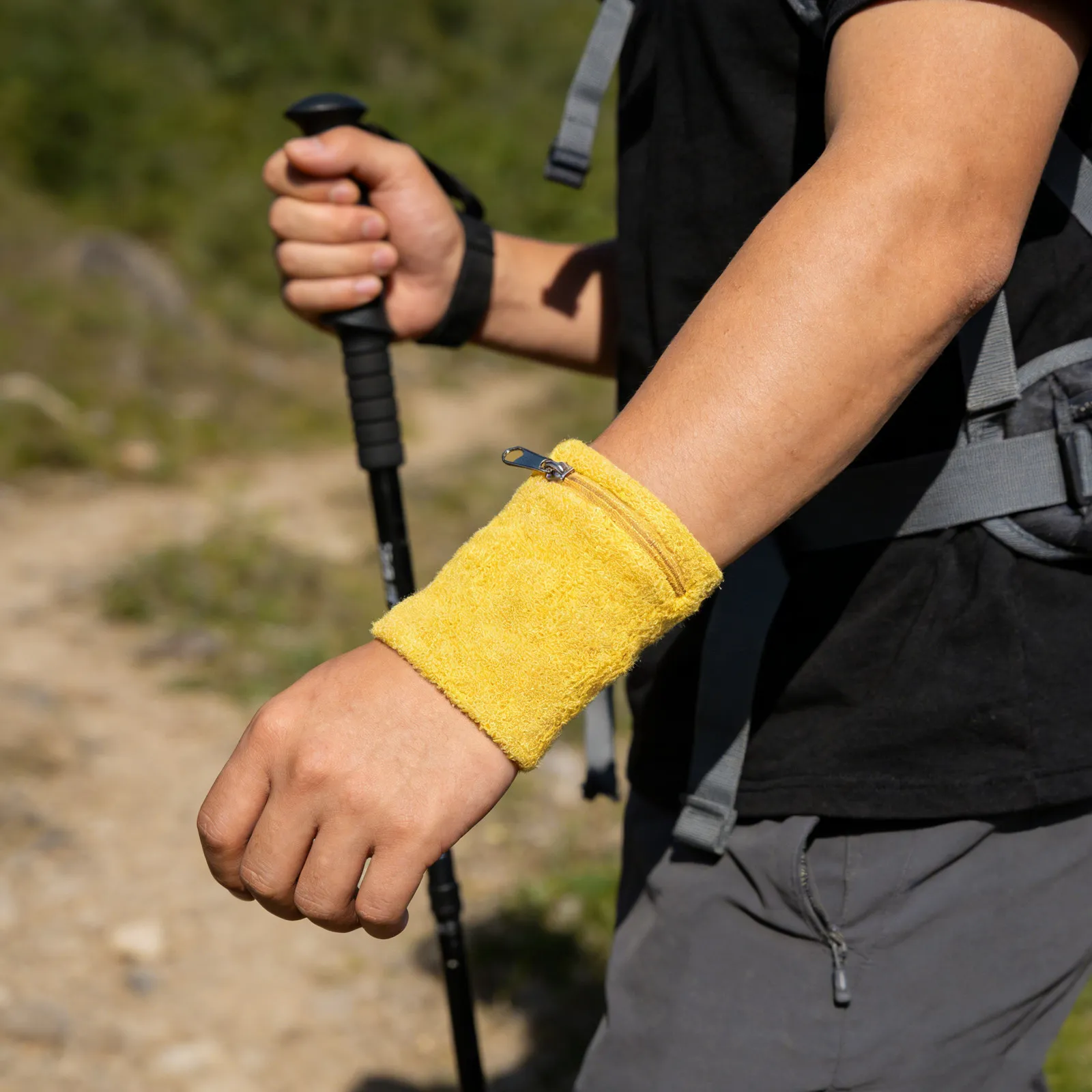 2Pcs Wrist Pouch with Zipper Pocket Cotton Sweatband Running Wrist Wallet for Gym Jogging Cycling Hiking Travel Outdoor Sports
2Pcs Wrist Pouch with Zipper Pocket Cotton Sweatband Running Wrist Wallet for Gym Jogging Cycling Hiking Travel Outdoor Sports