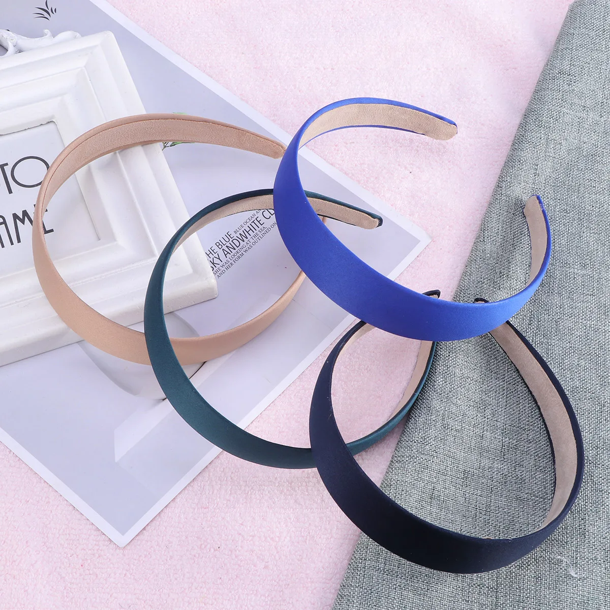 8 Pcs Hairband Women Headband Fabric Covered Smooth Stretchable Fix Hair Accessories Suitable for Parties Wedding Concerts Hair
8 Pcs Hairband Women Headband Fabric Covered Smooth Stretchable Fix Hair Accessories Suitable for Parties Wedding Concerts Hair