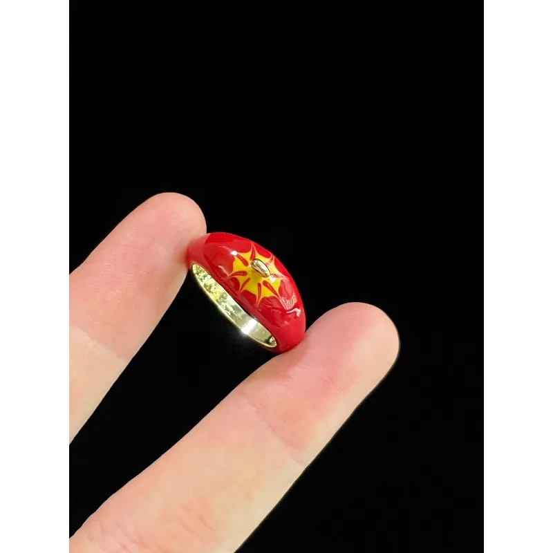 The Flame Apple Ring Is A Passionate and Eye-catching White High-end Style with A Strong Personality.
The Flame Apple Ring Is A Passionate and Eye-catching White High-end Style with A Strong Personality.