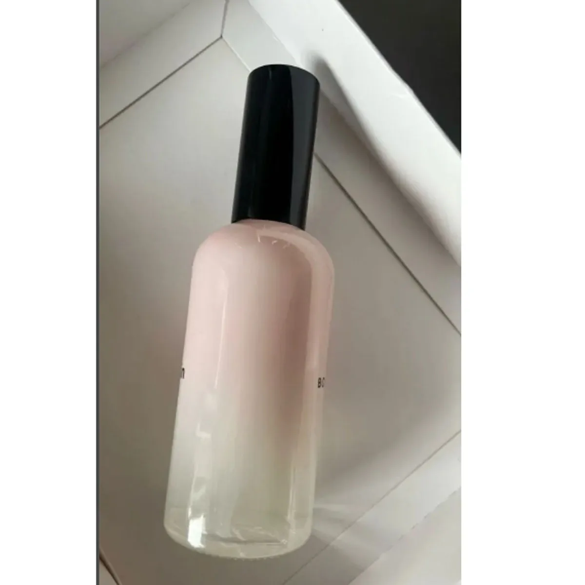 30x100 Bright Gradient Pink White bottles with Black sprayers
30x100 Bright Gradient Pink White bottles with Black sprayers