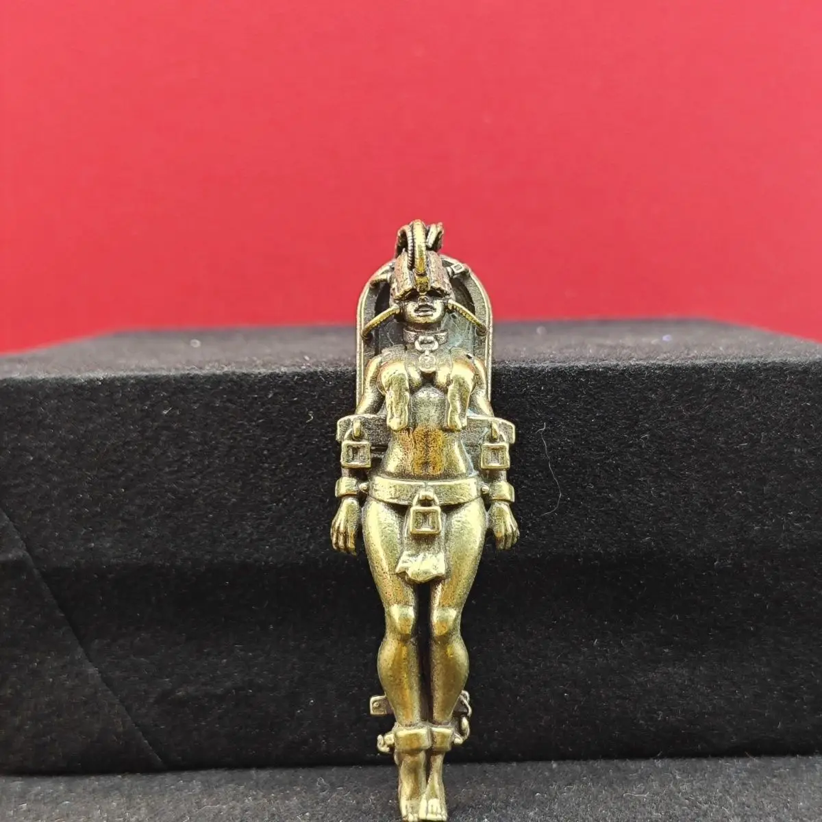 Antique Brass Female Figurine Pendant - Intricate Mechanical Chain Detailing, Collectible Mini Statue for Desktop Decor/Keychain
Antique Brass Female Figurine Pendant - Intricate Mechanical Chain Detailing, Collectible Mini Statue for Desktop Decor/Keychain