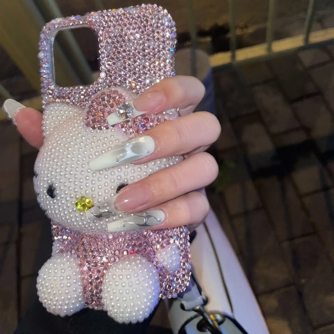 pink KT Rhinestone Bling Crystal Phone Case Chain kawaii For iPhone 17 16 12 13 14 15Pro Max X Xs XR 7 8 Plus SE 2 3 10 cartoon 
pink KT Rhinestone Bling Crystal Phone Case Chain kawaii For iPhone 17 16 12 13 14 15Pro Max X Xs XR 7 8 Plus SE 2 3 10 cartoon