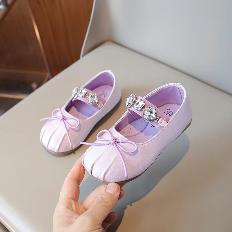New Luxury Girls' Flat Shoes Fashion Bowknot Children's Leather Shoes Beige Purple Versatile Kids Princess Causal Loafers Shoes
New Luxury Girls' Flat Shoes Fashion Bowknot Children's Leather Shoes Beige Purple Versatile Kids Princess Causal Loafers Shoes