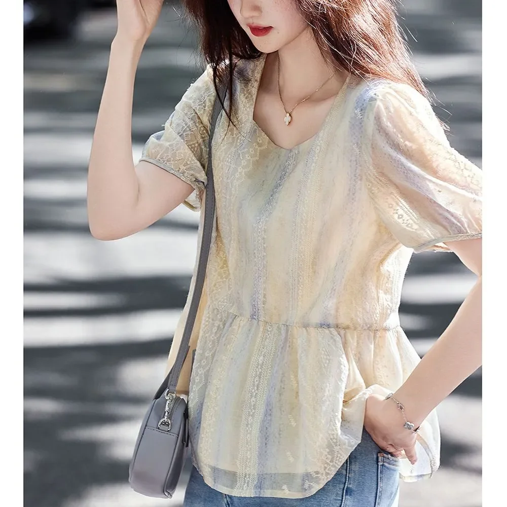 Women Korean Style Loose Puff Sleeve Lace Blouse Short Pullover Top with Floral Print for Summer Office Lady Wear
Women Korean Style Loose Puff Sleeve Lace Blouse Short Pullover Top with Floral Print for Summer Office Lady Wear