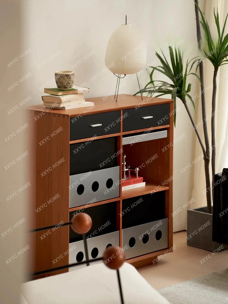 HMJParadise four-grid cabinet solid wood upturn door retro Bauhaus side magazine cabinet living room storage cabinet
HMJParadise four-grid cabinet solid wood upturn door retro Bauhaus side magazine cabinet living room storage cabinet