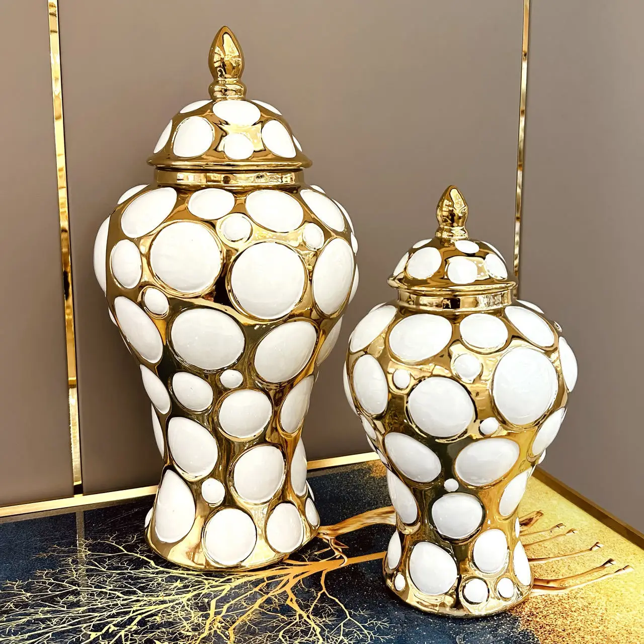 Gold and White Circles Ceramic Checkmate Can Ginger Jar Porcelain Artifact Flower Vase Storage Vases Pots Home Decoration
Gold and White Circles Ceramic Checkmate Can Ginger Jar Porcelain Artifact Flower Vase Storage Vases Pots Home Decoration