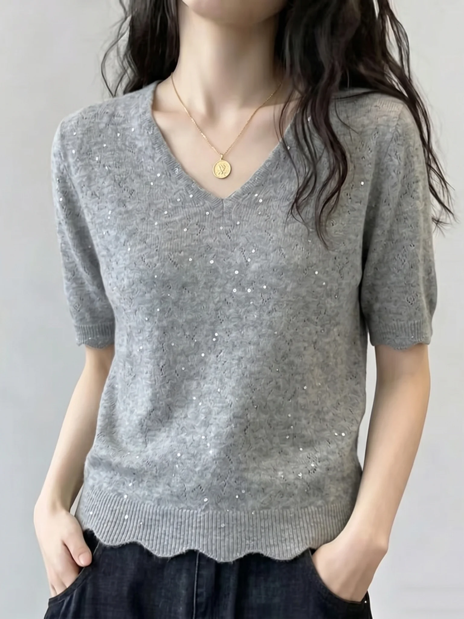 Korean Style V-Neck Short Sleeve Knitwear Simple Commute Top Lazy Style Women's Shirt Basic Color Straight Cut Silken Top
Korean Style V-Neck Short Sleeve Knitwear Simple Commute Top Lazy Style Women's Shirt Basic Color Straight Cut Silken Top