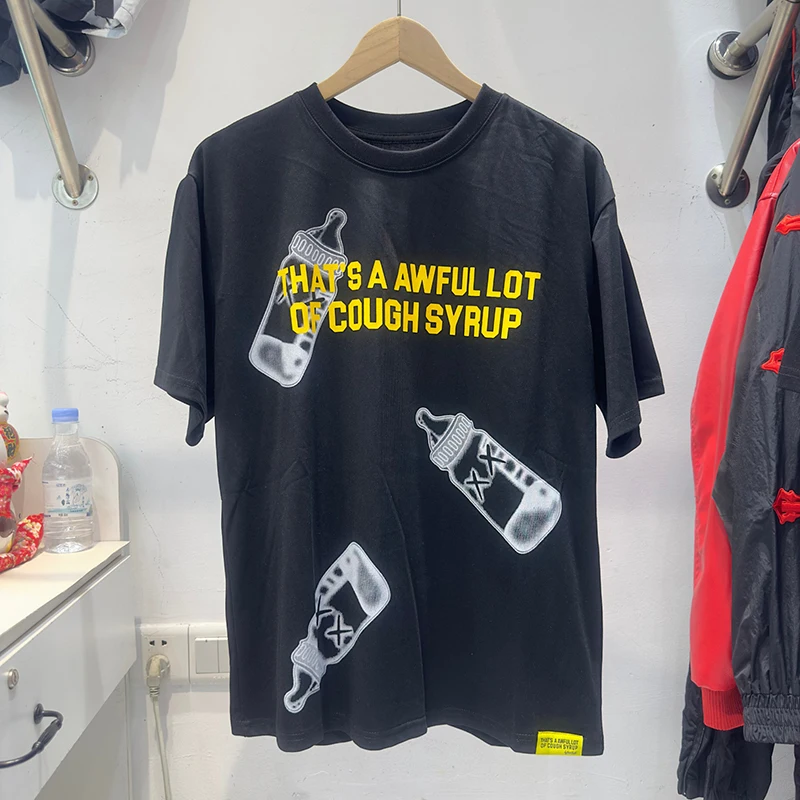 Бренд Street Trend THAT'S A AWFUL LOT OF COUGH SYRUP Футболка с буквенным логотипом и принтом детских бутылочек Топы с короткими рукавами
Бренд Street Trend THAT'S A AWFUL LOT OF COUGH SYRUP Футболка с буквенным логотипом и принтом детских бутылочек Топы с короткими рукавами