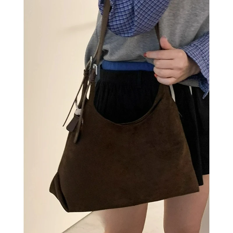 Retro Suede Underarm Bags for Women 2025 New Tniche Korean Large Capacity Crossbody Tote Bag
Retro Suede Underarm Bags for Women 2025 New Tniche Korean Large Capacity Crossbody Tote Bag