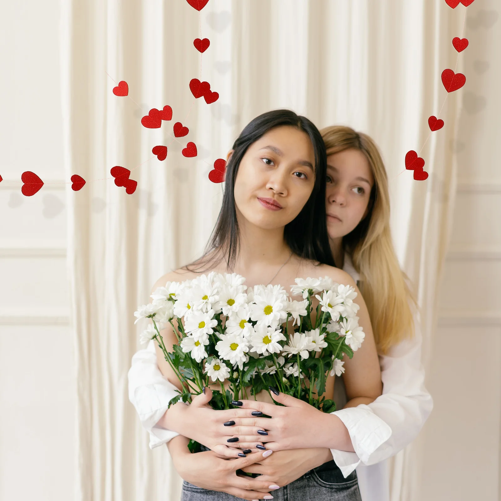 2 Strings Glitter Heart Paper Ornament for Party Decorations Wedding Event Hanging Pendant Festival Theme Design
2 Strings Glitter Heart Paper Ornament for Party Decorations Wedding Event Hanging Pendant Festival Theme Design