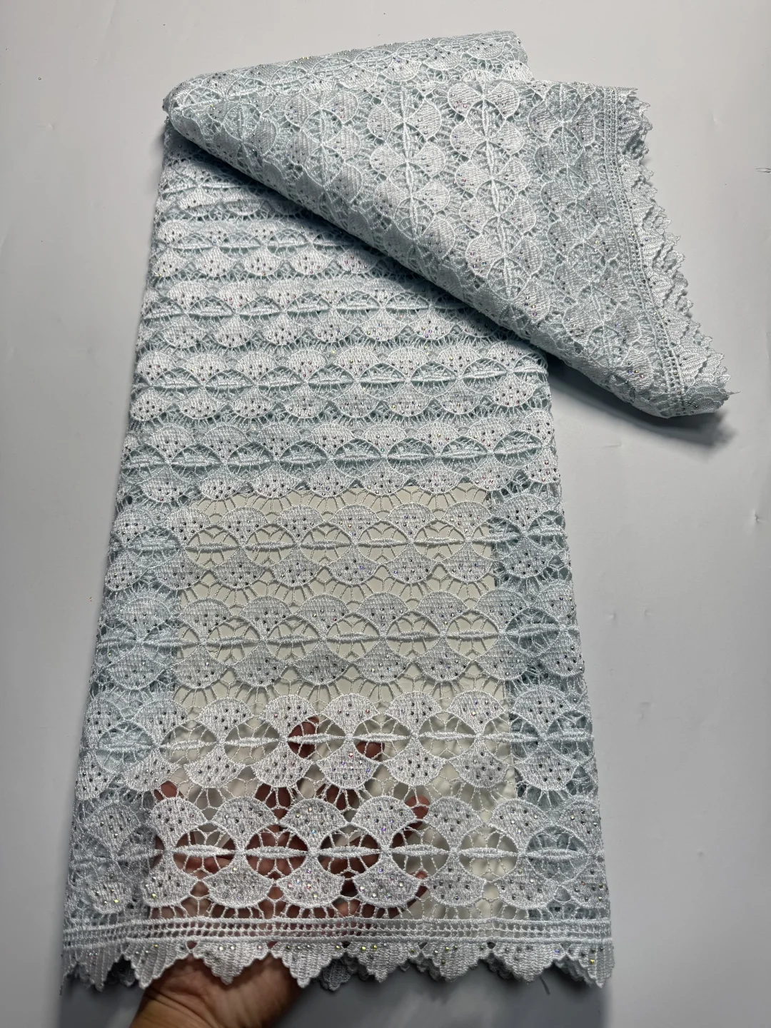 Pure White African Guipure Cord Lace Fabric 2025 High Quality Water Soluble Nigerian Stones Lace Fabric For Wedding Dresses
Pure White African Guipure Cord Lace Fabric 2025 High Quality Water Soluble Nigerian Stones Lace Fabric For Wedding Dresses