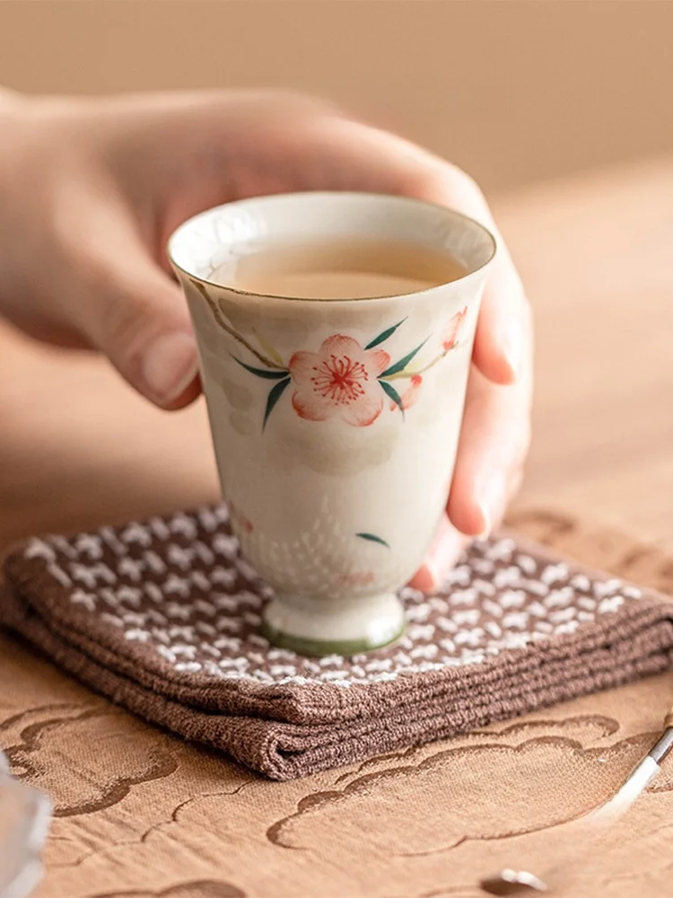 Hand-Painted Cerc Tea Cup Single Owner Cup Peach Blossom Design Modern mat Sle Tea Drinking Cup from Mainland China
Hand-Painted Cerc Tea Cup Single Owner Cup Peach Blossom Design Modern mat Sle Tea Drinking Cup from Mainland China