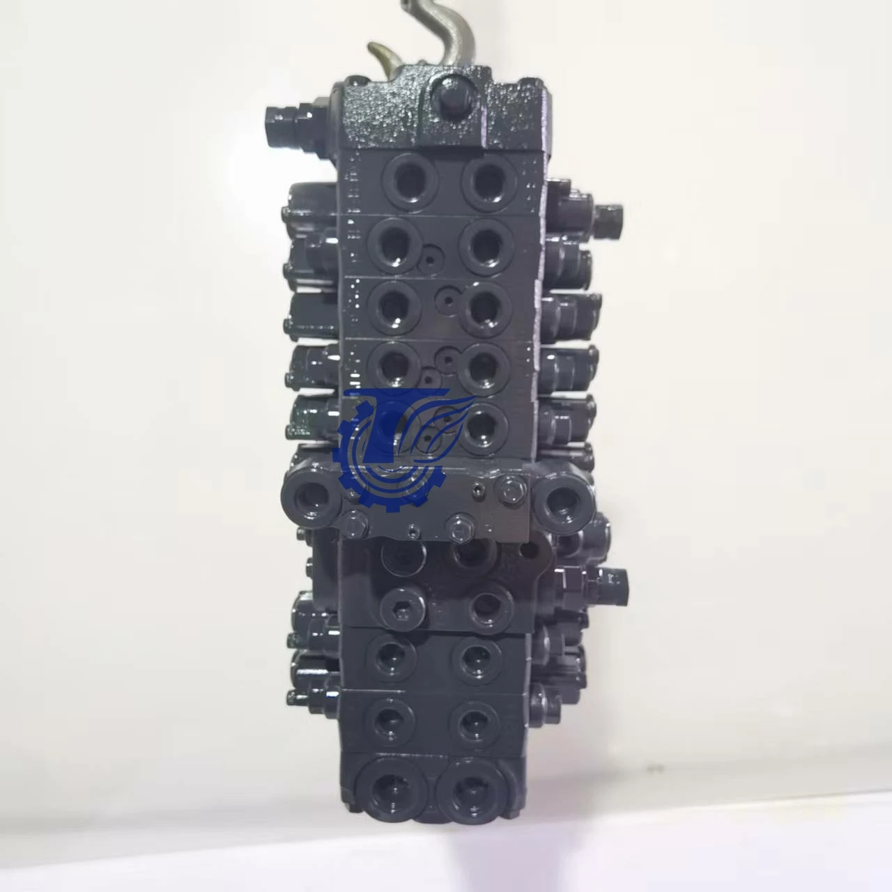 Excavator Main Control Valve 723-19-11301 723-19-11300 3F2-06-5067 Hydraulic Main Valve Distributing Valve PC27R-8 for Komatsu
Excavator Main Control Valve 723-19-11301 723-19-11300 3F2-06-5067 Hydraulic Main Valve Distributing Valve PC27R-8 for Komatsu