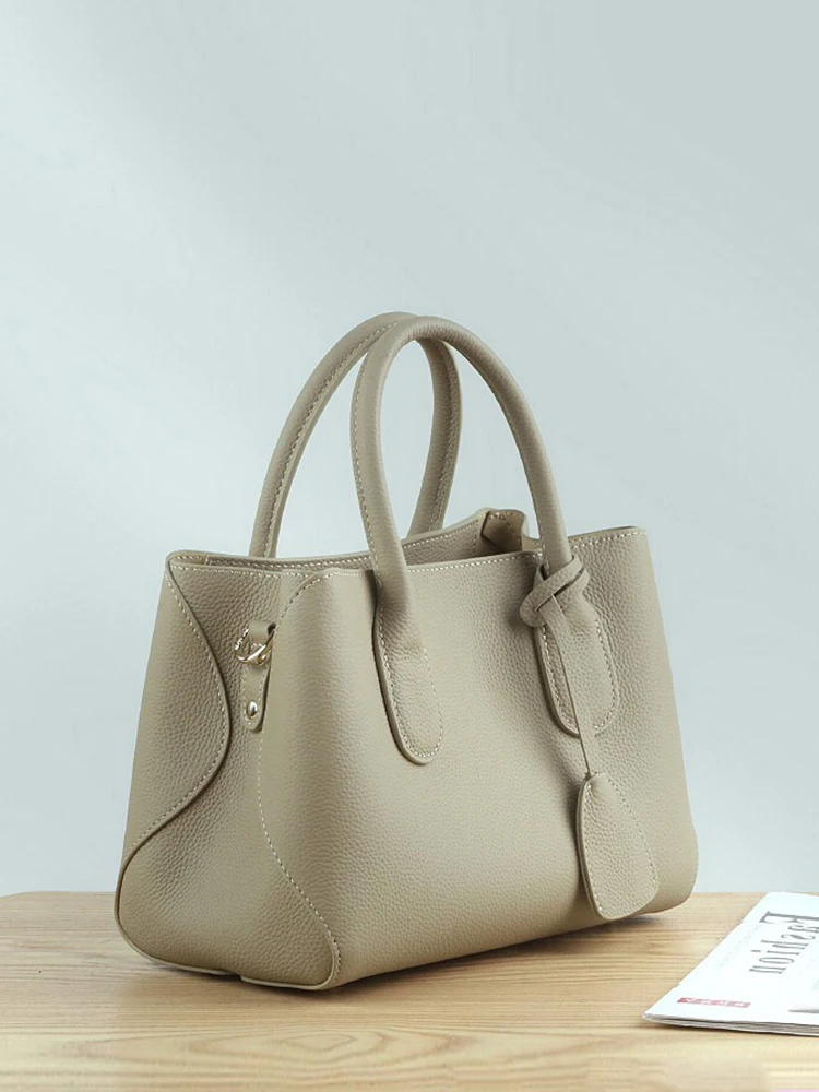 Роскошная женская сумка для мамы, модная большая сумка через плечо Capaci, мягкая кожаная сумка-ведмаха, современная нейтральная сумка Sle 2023, зима
Роскошная женская сумка для мамы, модная большая сумка через плечо Capaci, мягкая кожаная сумка-ведмаха, современная нейтральная сумка Sle 2023, зима