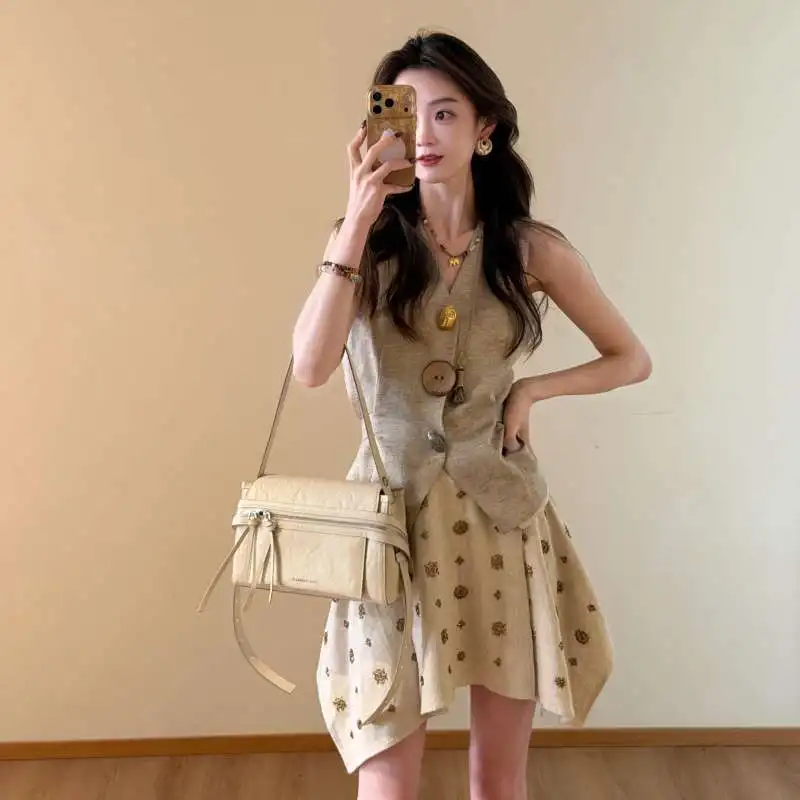 Elegant V-neck Printed Vest and Skirt Set Women's Summer Fashion Unique Style Waist-cinched Comfortable Polyester Blend
Elegant V-neck Printed Vest and Skirt Set Women's Summer Fashion Unique Style Waist-cinched Comfortable Polyester Blend