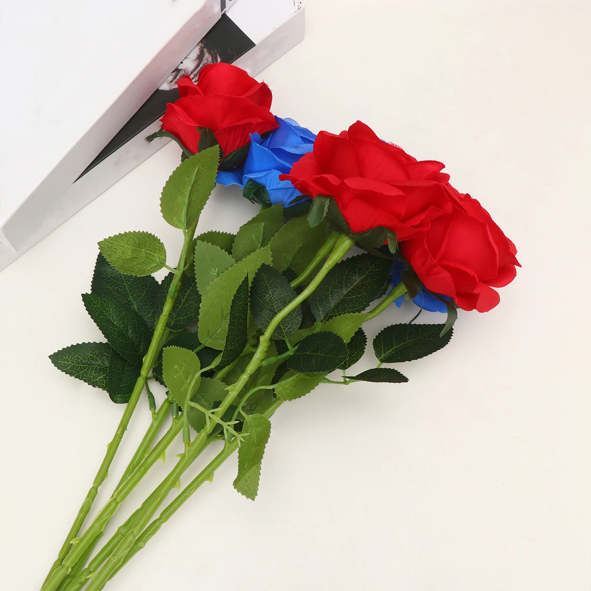 6pcs Silky Rose Flower Artificial Flowers Realistic Silk Material Living Room Bedroom Office Study Plastic Rose Simulation
6pcs Silky Rose Flower Artificial Flowers Realistic Silk Material Living Room Bedroom Office Study Plastic Rose Simulation