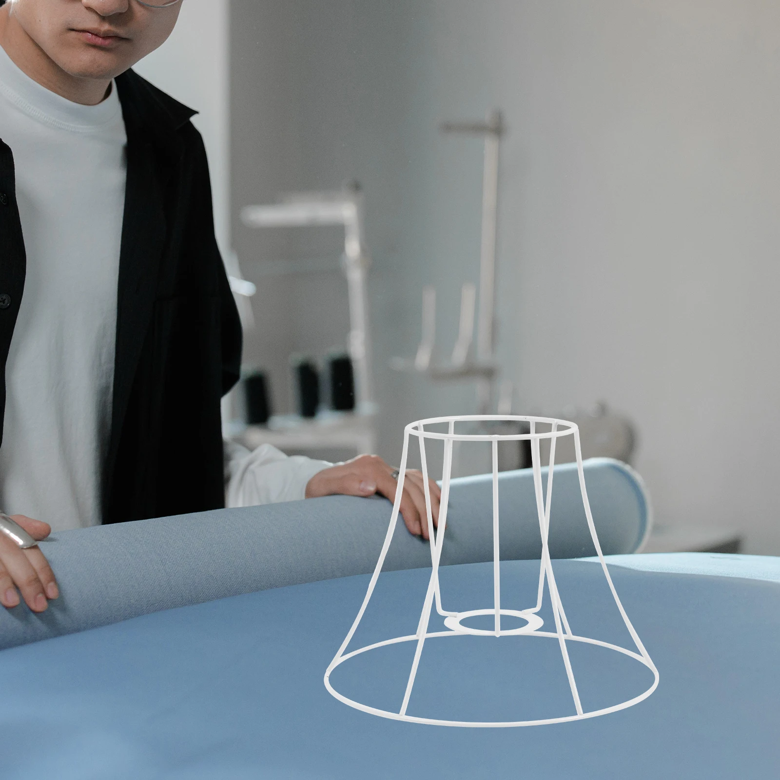 Iron Lampshade Frame Rust-Resistant Durable Metal Holder for DIY Table Light Chandelier Home Decor White Cage Frame Fine
Iron Lampshade Frame Rust-Resistant Durable Metal Holder for DIY Table Light Chandelier Home Decor White Cage Frame Fine